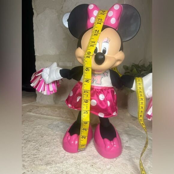 Minnie Mouse cheering 15’ doll - Picture 6 of 6